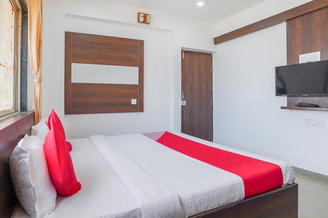 Oyo Flagship 70264 Hotel Vrindavan Mangvadi Екстериор снимка