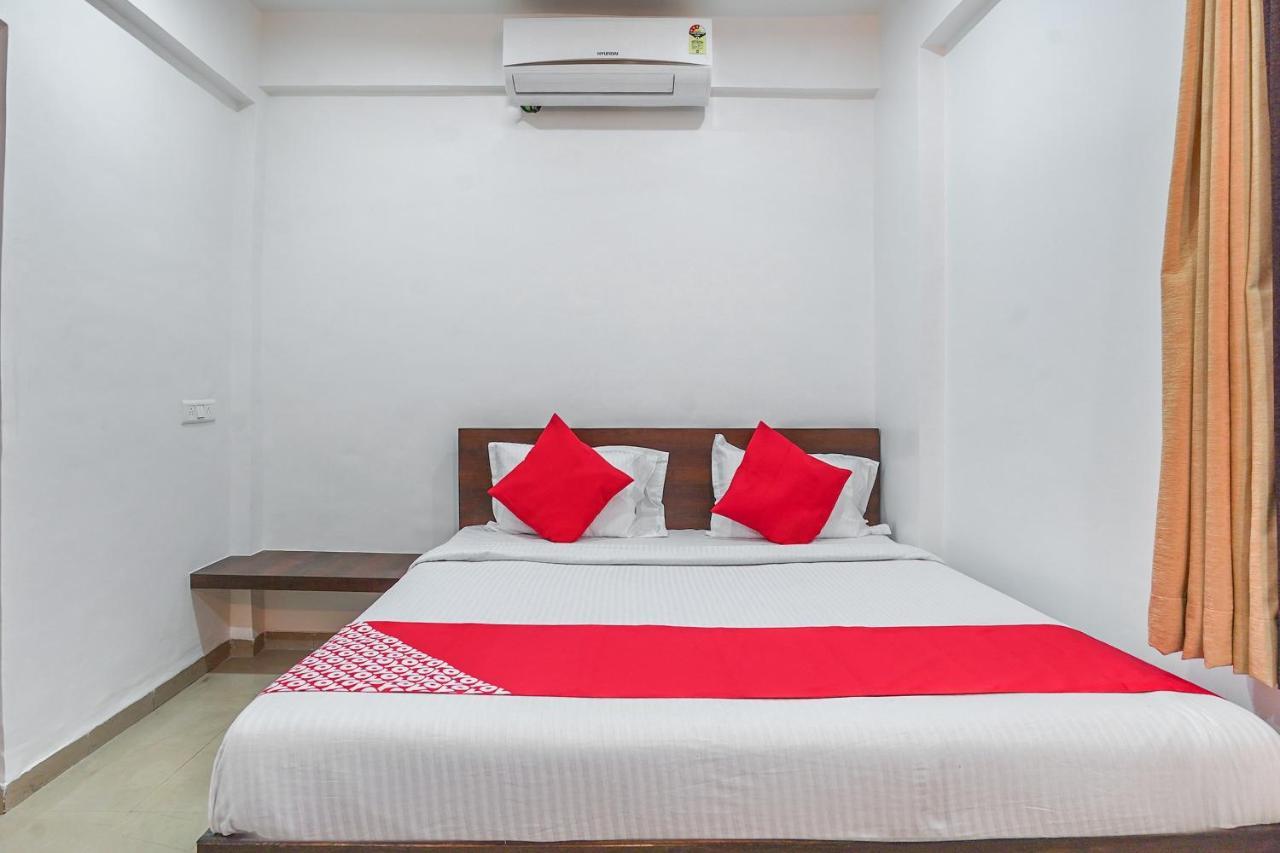 Oyo Flagship 70264 Hotel Vrindavan Mangvadi Екстериор снимка