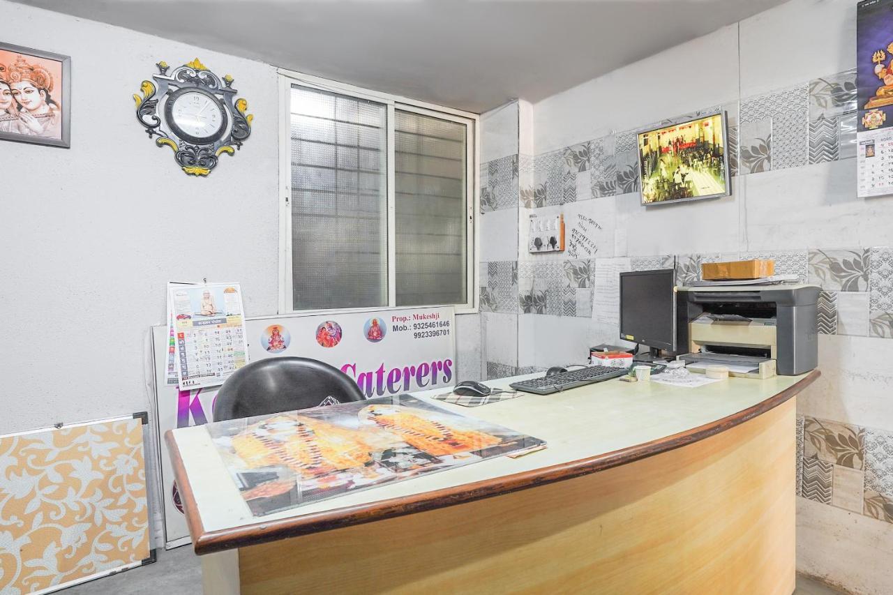 Oyo Flagship 70264 Hotel Vrindavan Mangvadi Екстериор снимка