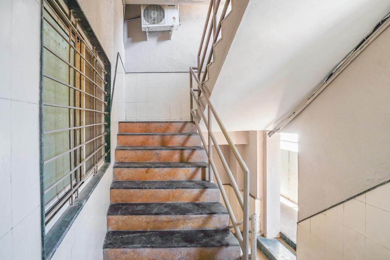 Oyo Flagship 70264 Hotel Vrindavan Mangvadi Екстериор снимка